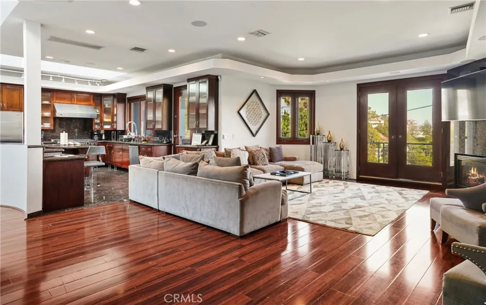 8827 Evanview Los Angeles, CA 90069