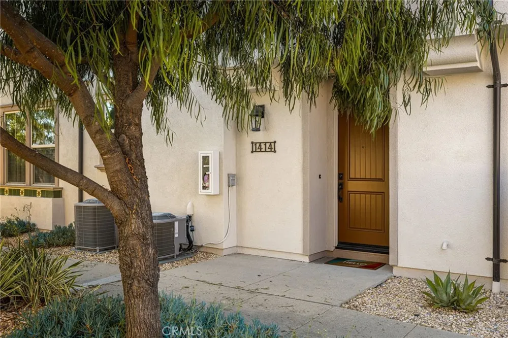 1414 El Paseo Lake Forest, CA 92610