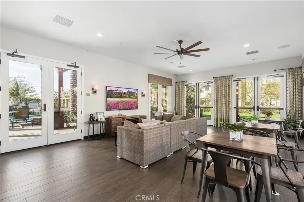 1414 El Paseo Lake Forest, CA 92610