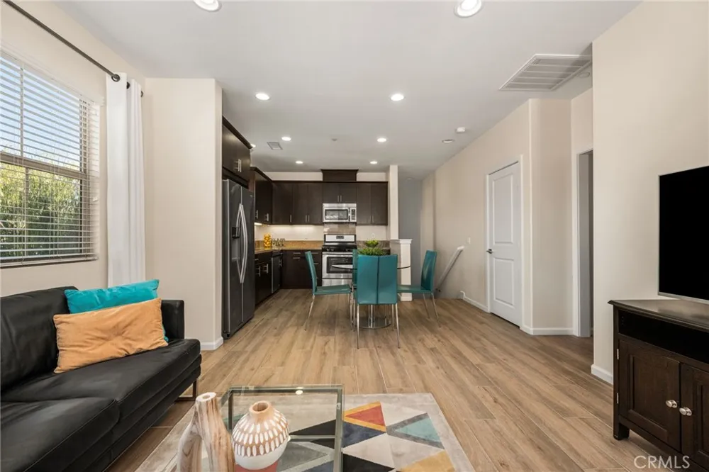 1414 El Paseo Lake Forest, CA 92610