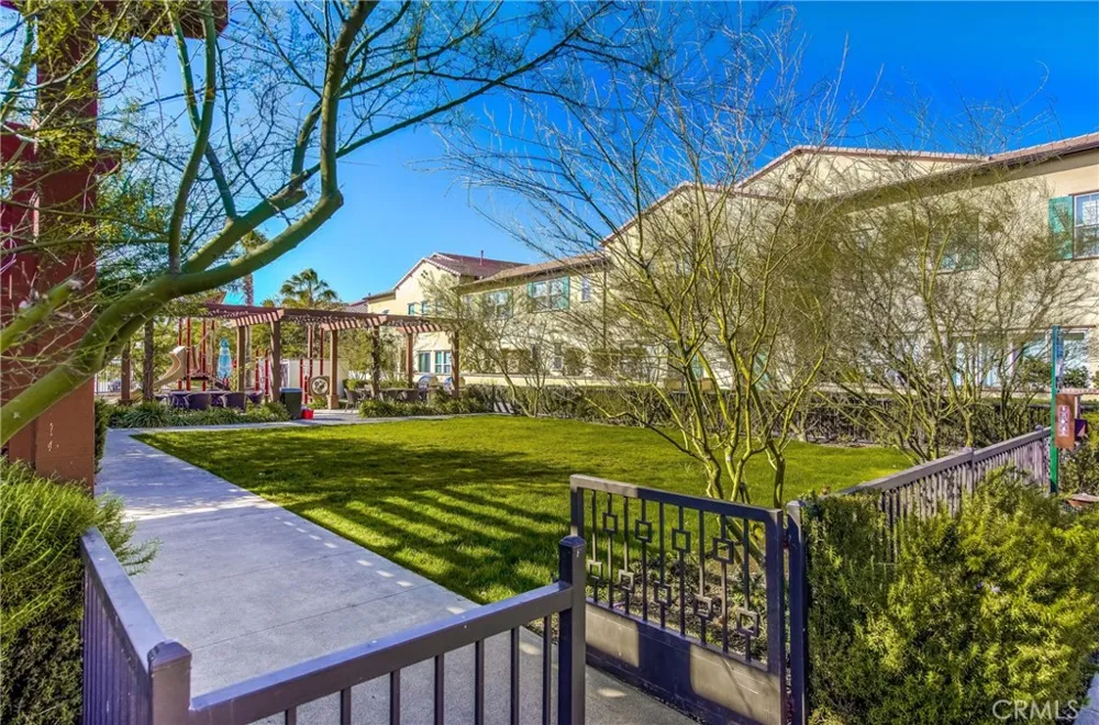 1414 El Paseo Lake Forest, CA 92610
