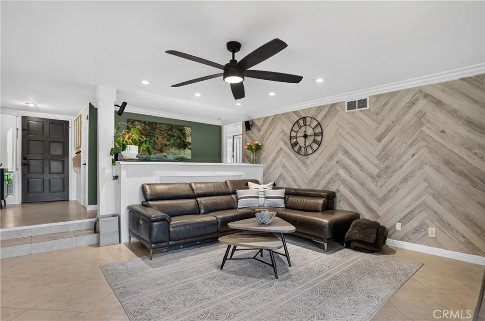27871 Esporlas Mission Viejo, CA 92692
