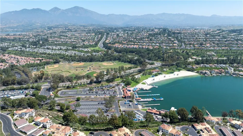 27871 Esporlas Mission Viejo, CA 92692