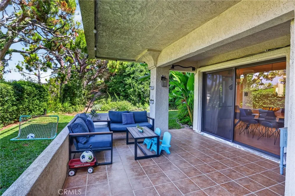 27871 Esporlas Mission Viejo, CA 92692