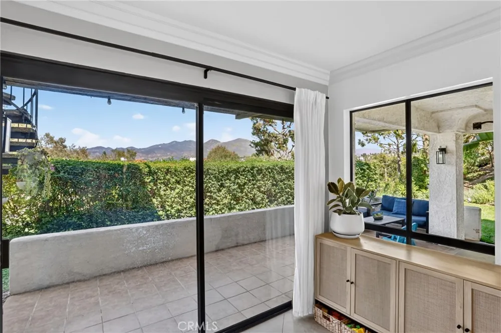 27871 Esporlas Mission Viejo, CA 92692