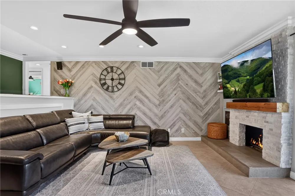 27871 Esporlas Mission Viejo, CA 92692