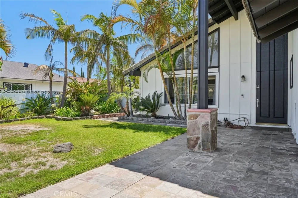 11652 Corinth Fountain Valley, CA 92708