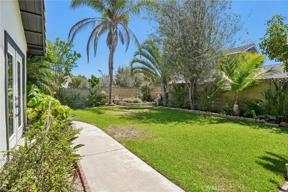 11652 Corinth Fountain Valley, CA 92708