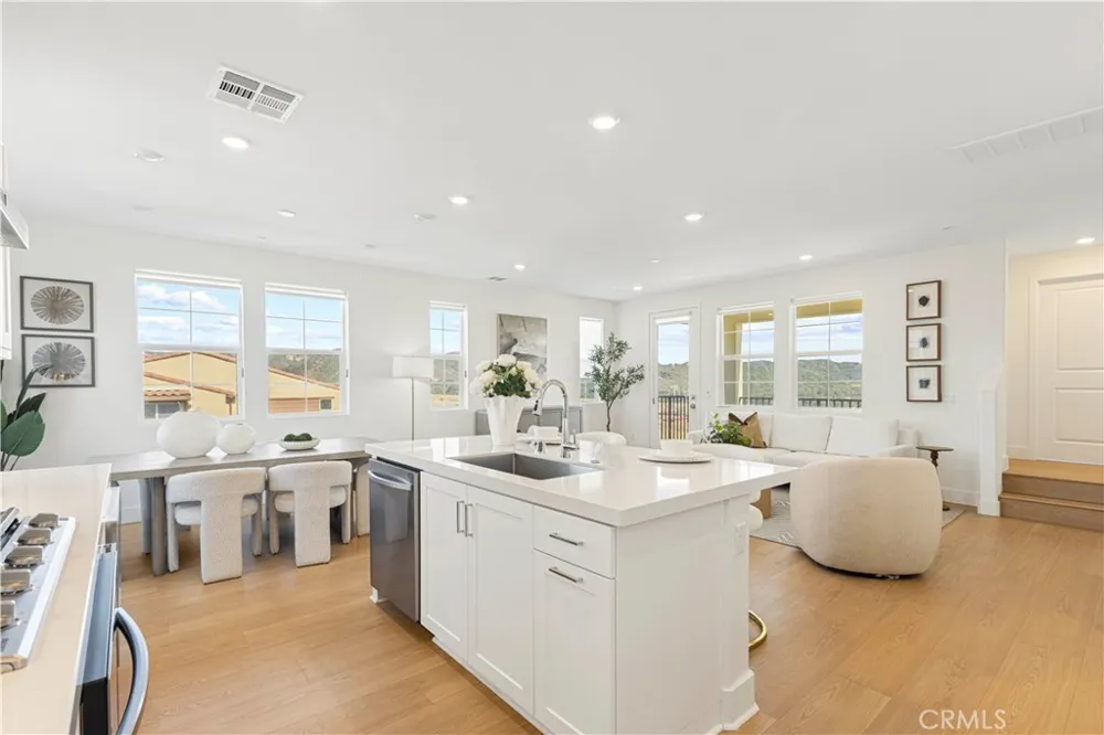 202 Heartland Way Rancho Mission Viejo, CA 92694