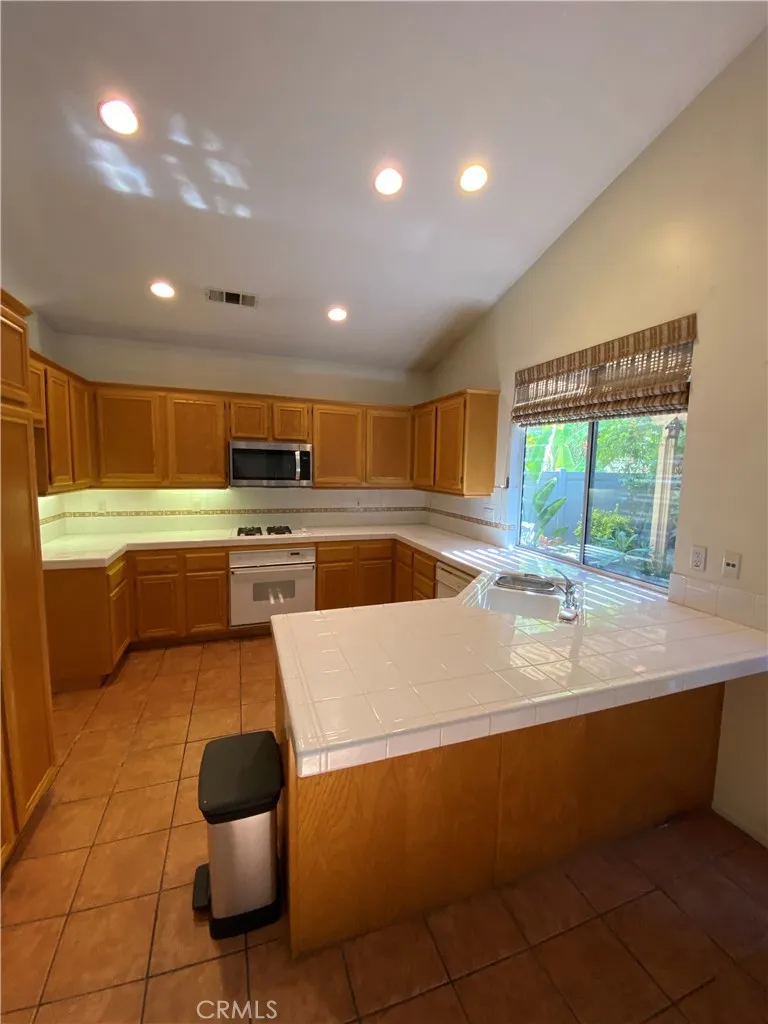 27 Colony Aliso Viejo, CA 92656