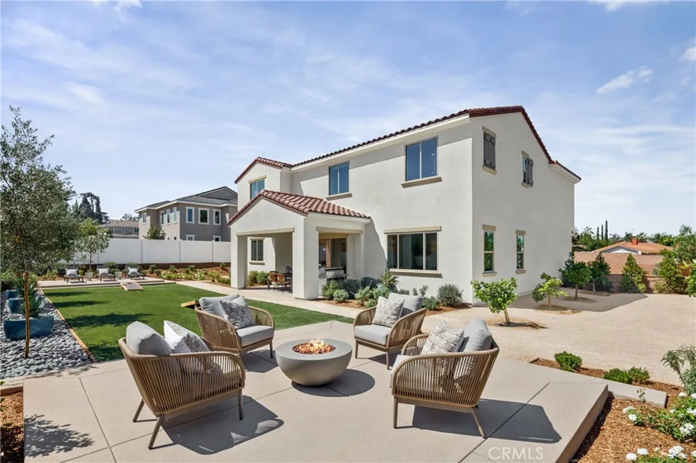 1431 Moore Street Redlands, CA 92374