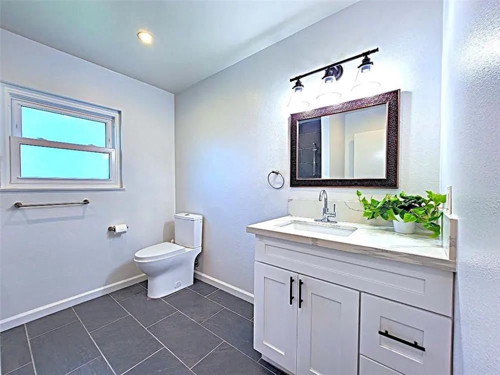 28212 VIA CERNUDA Mission Viejo, CA 92692