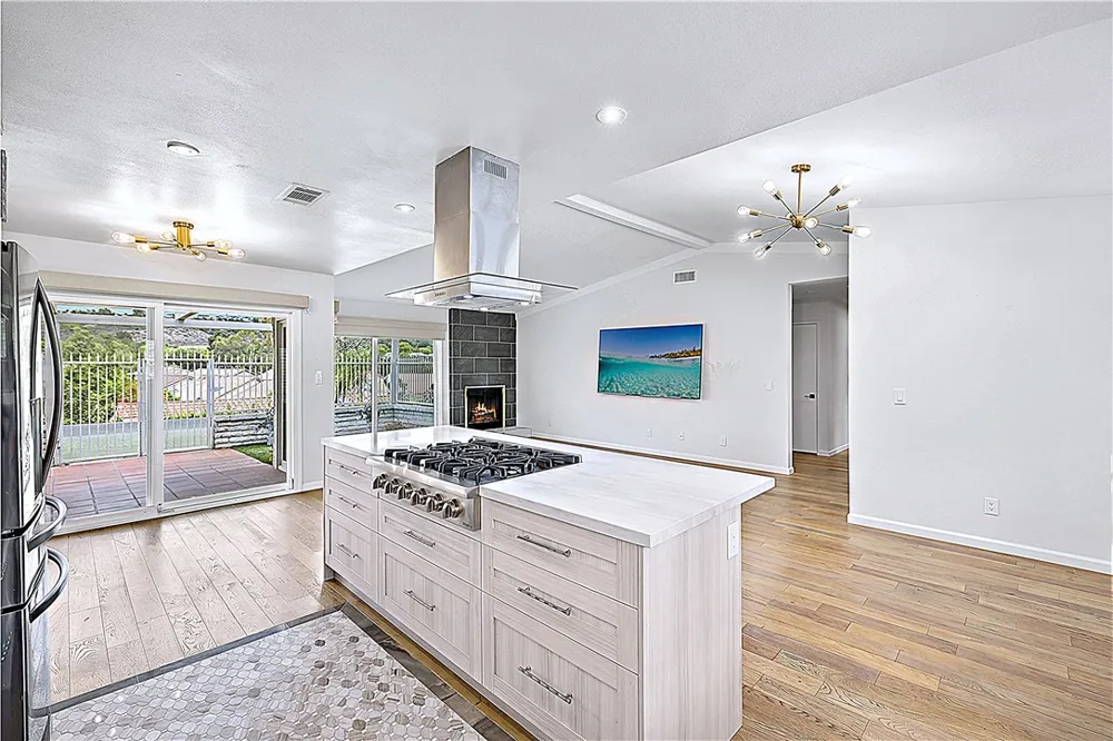 28212 VIA CERNUDA Mission Viejo, CA 92692