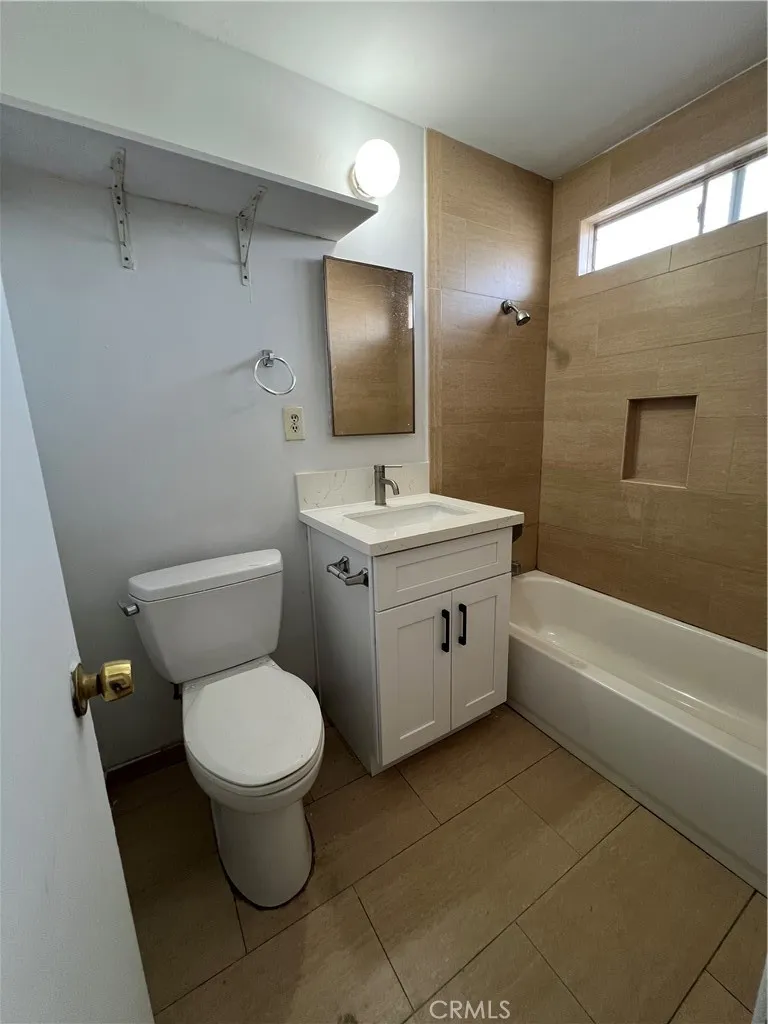 240 W Mayfair Orange, CA 92867
