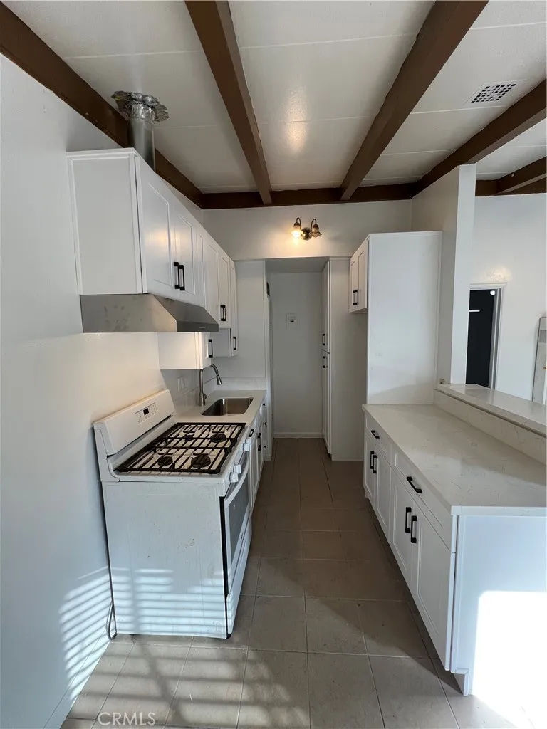 240 W Mayfair Orange, CA 92867