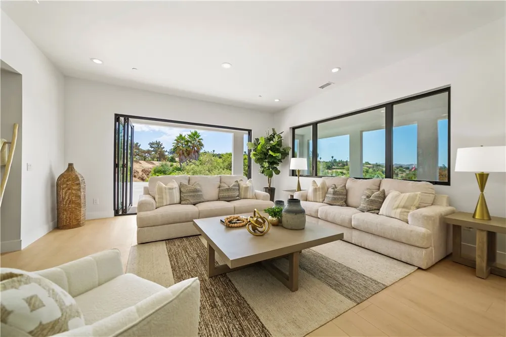 2027 Via Monserate Fallbrook, CA 92028