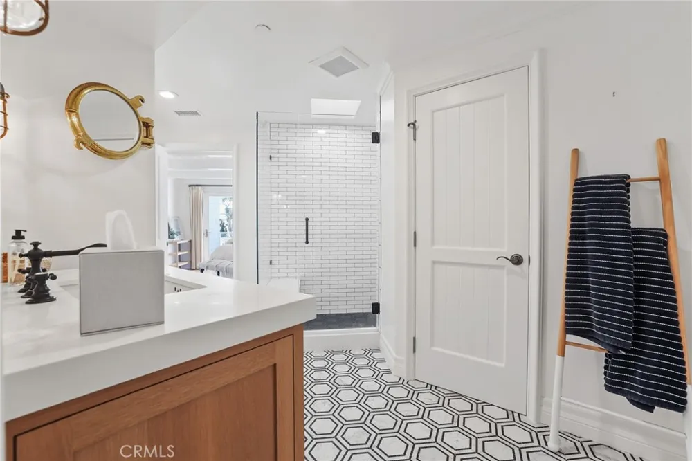 21 Bay Island Newport Beach, CA 92661