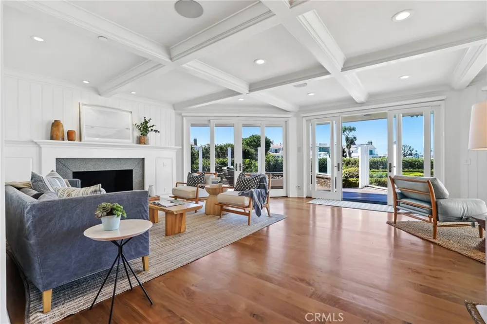 21 Bay Island Newport Beach, CA 92661