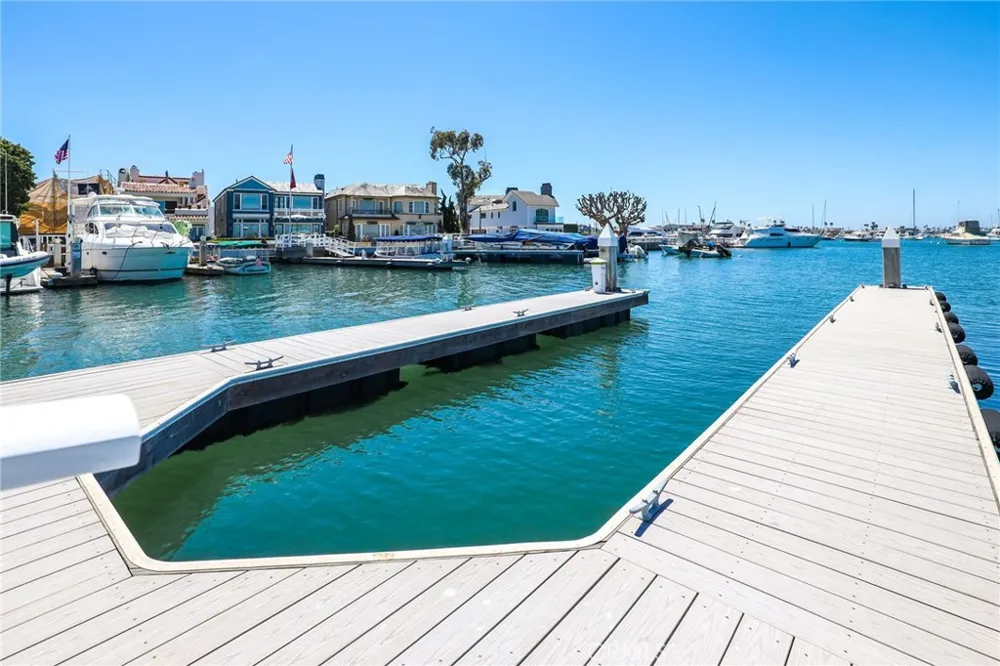 21 Bay Island Newport Beach, CA 92661