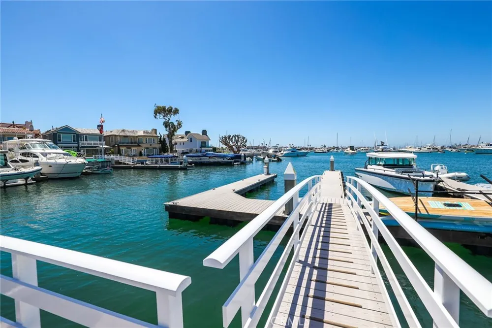 21 Bay Island Newport Beach, CA 92661