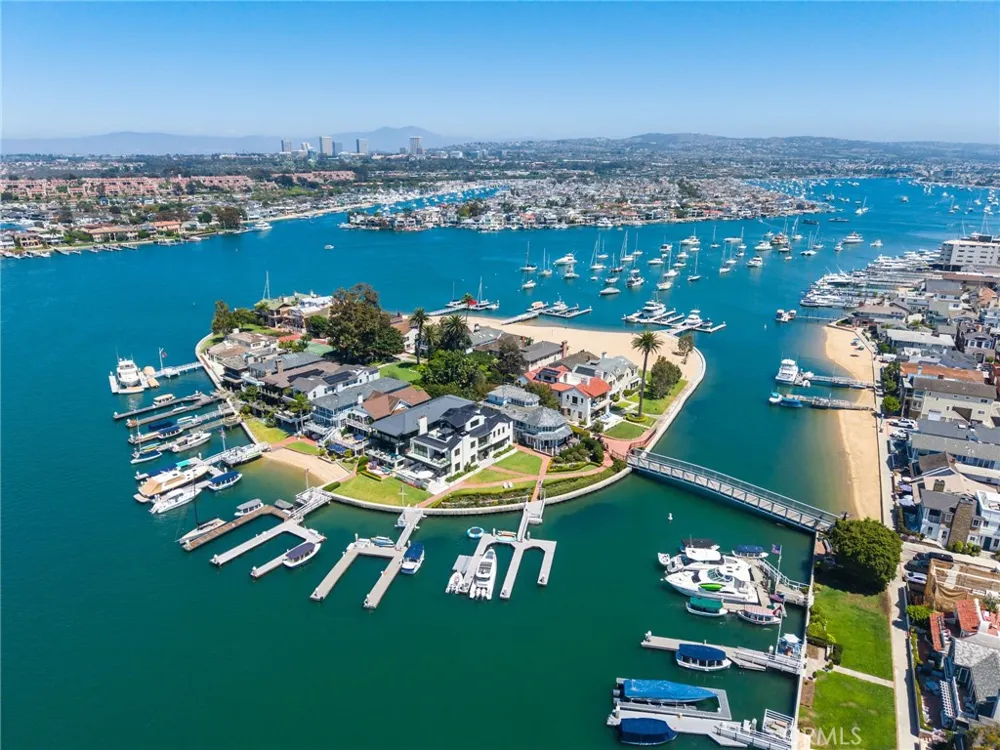 21 Bay Island Newport Beach, CA 92661