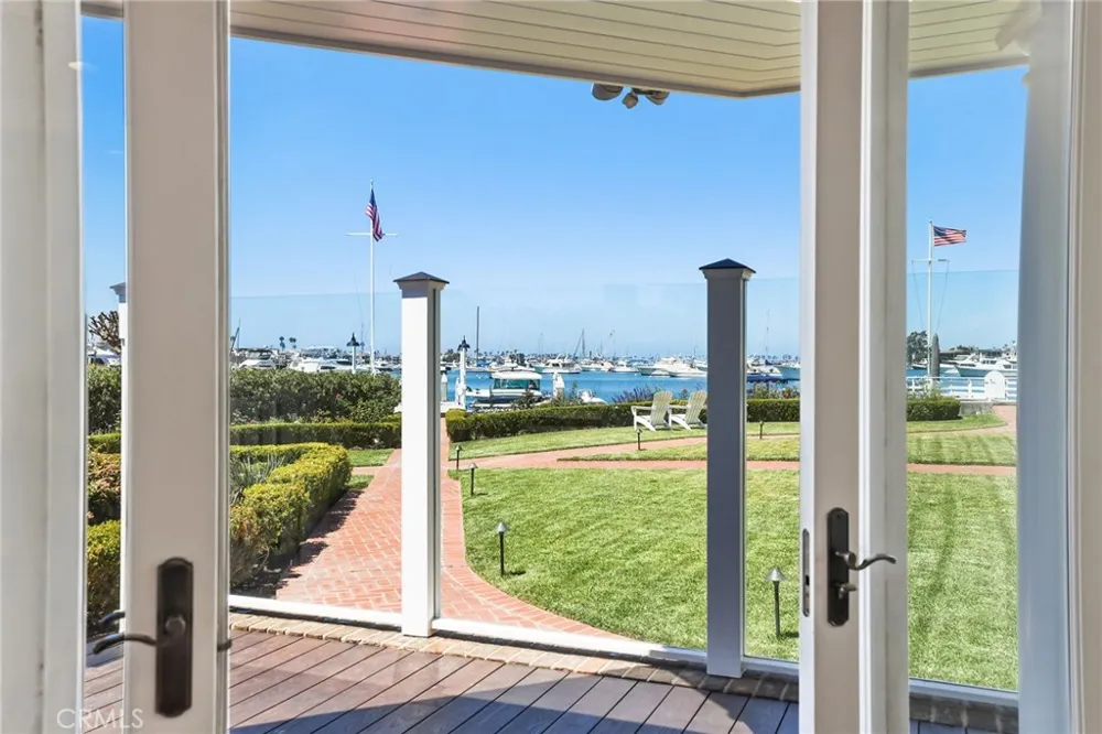 21 Bay Island Newport Beach, CA 92661