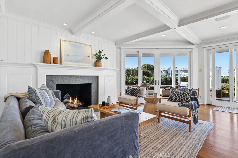 21 Bay Island Newport Beach, CA 92661