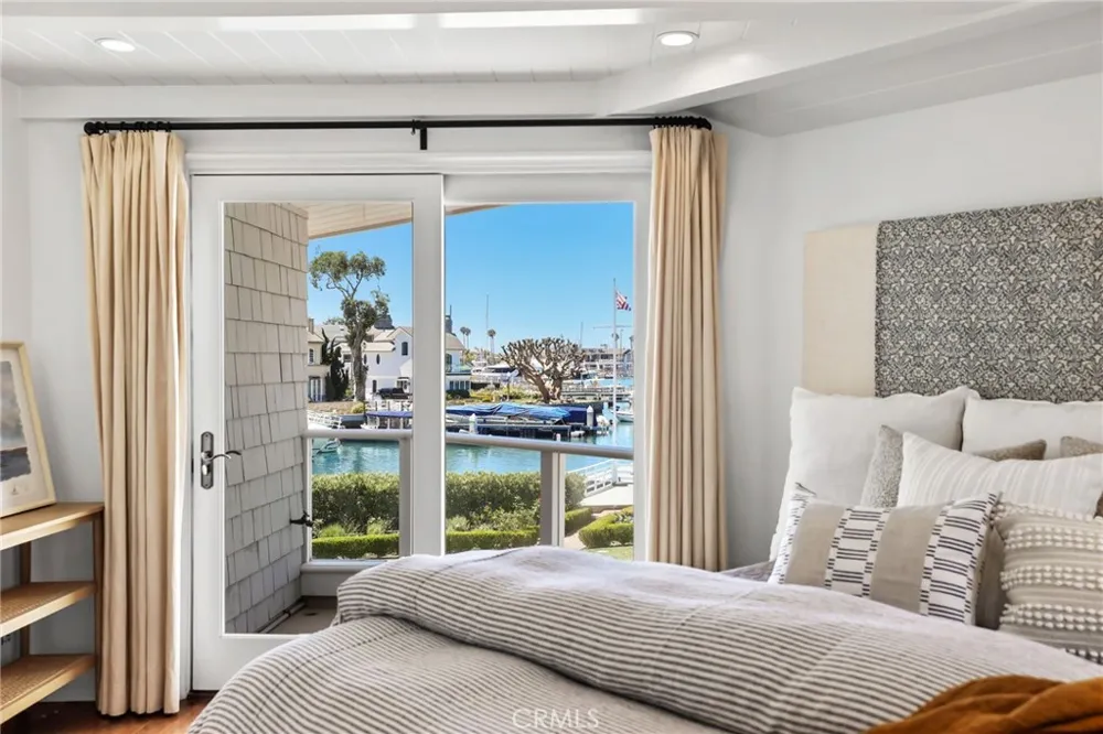 21 Bay Island Newport Beach, CA 92661