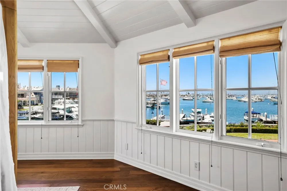 21 Bay Island Newport Beach, CA 92661