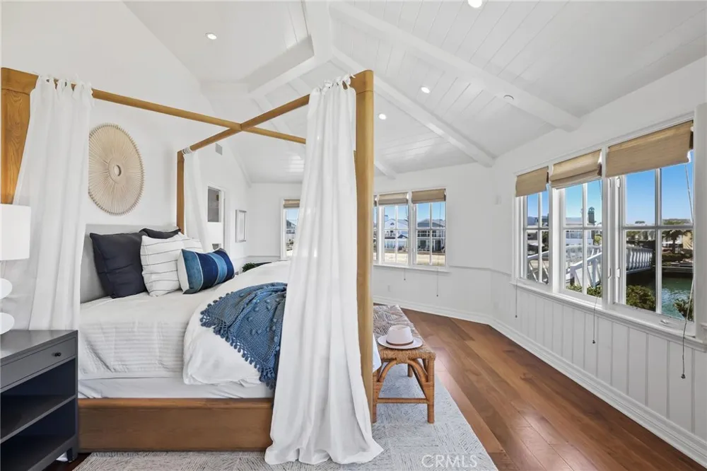 21 Bay Island Newport Beach, CA 92661