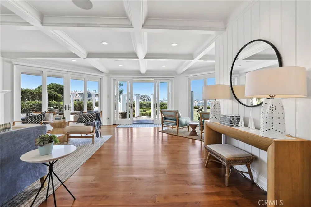 21 Bay Island Newport Beach, CA 92661