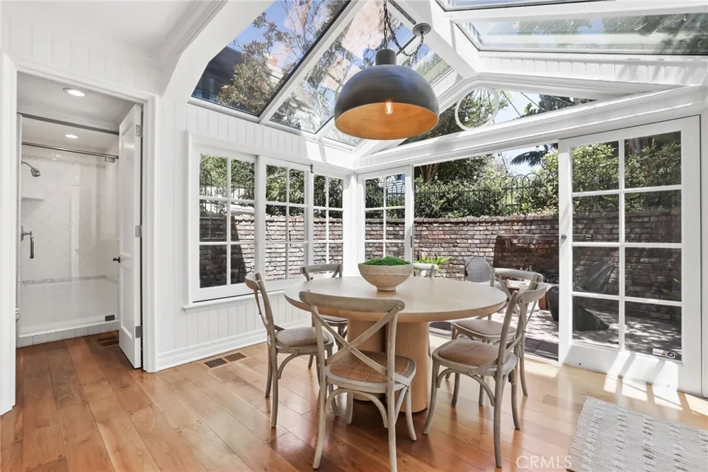 21 Bay Island Newport Beach, CA 92661