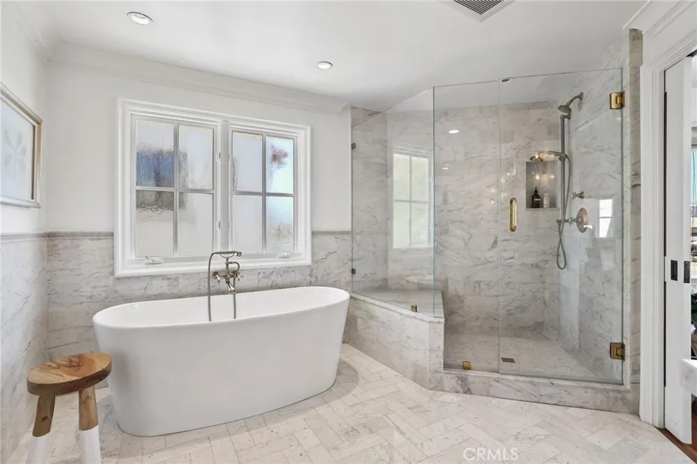 21 Bay Island Newport Beach, CA 92661