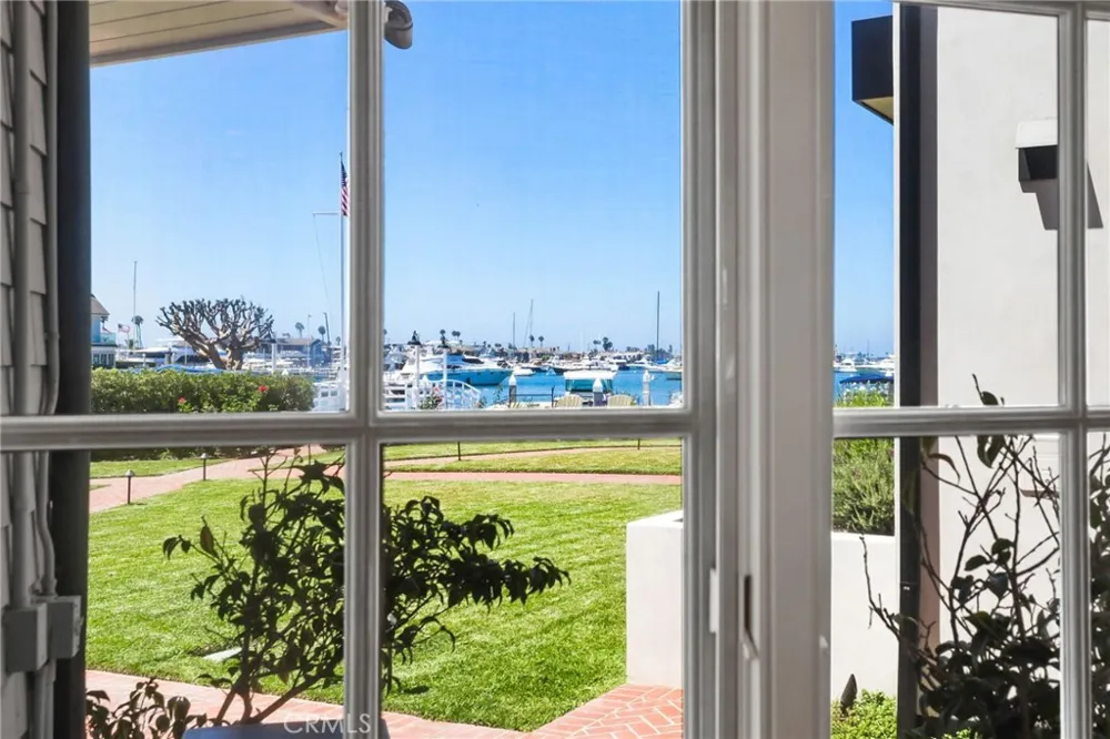 21 Bay Island Newport Beach, CA 92661