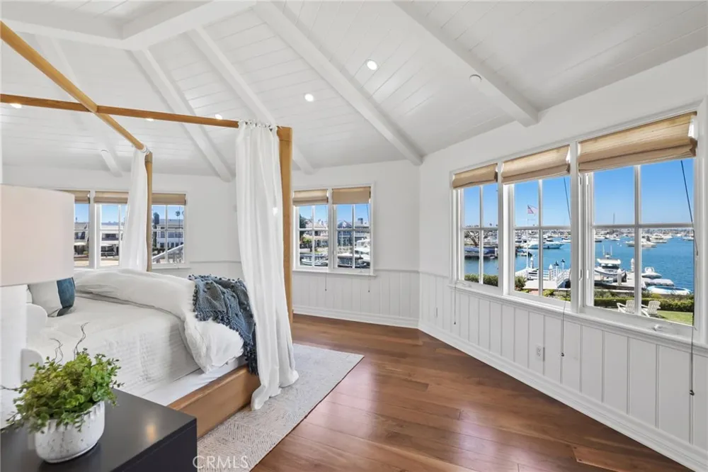 21 Bay Island Newport Beach, CA 92661