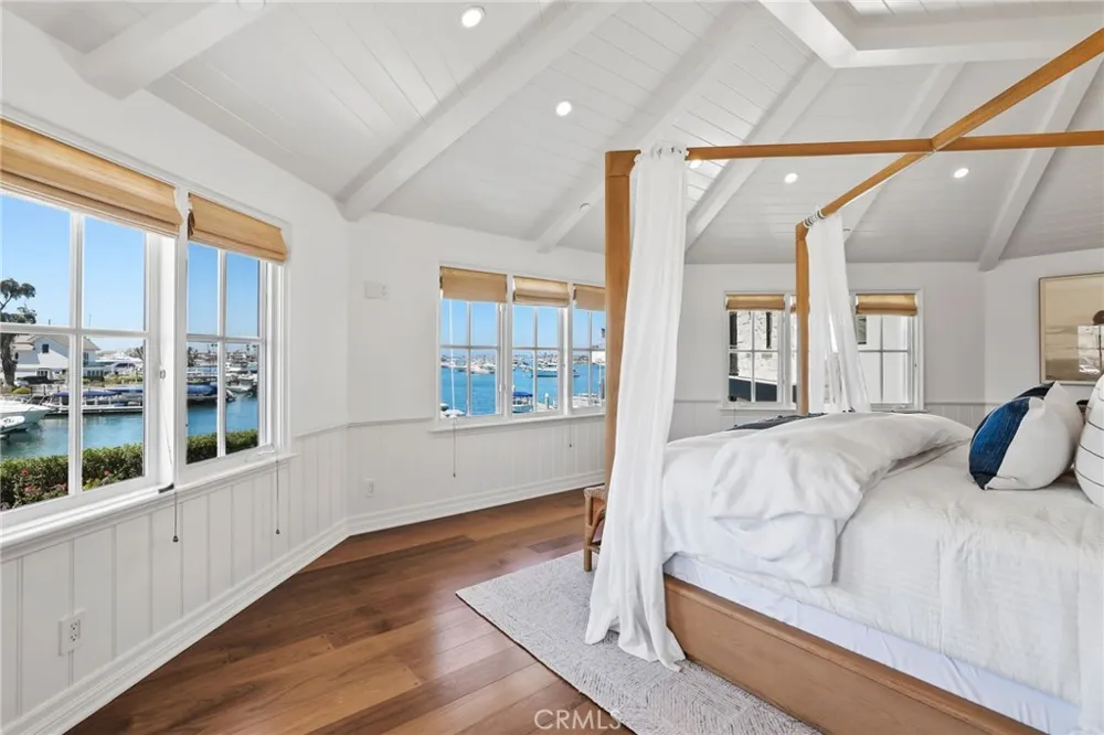 21 Bay Island Newport Beach, CA 92661