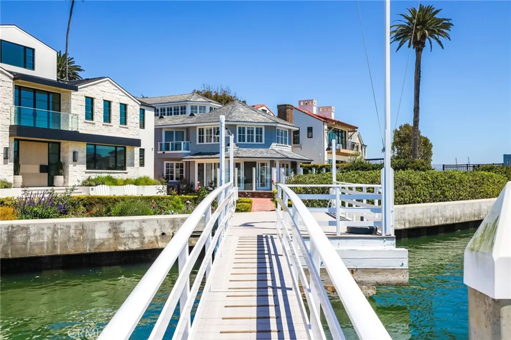 21 Bay Island Newport Beach, CA 92661