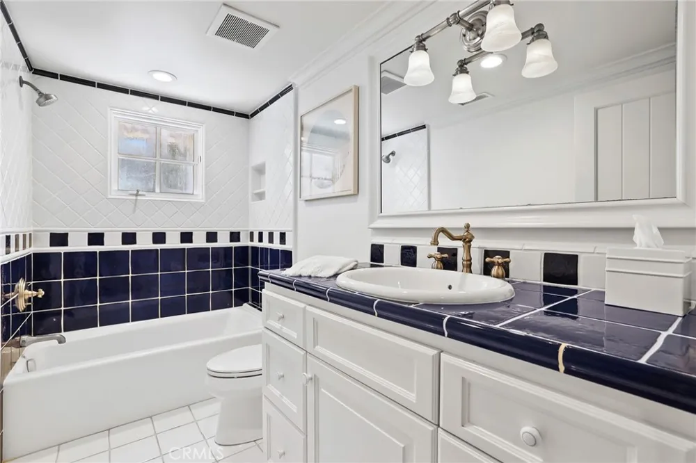 21 Bay Island Newport Beach, CA 92661