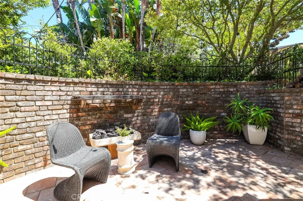 21 Bay Island Newport Beach, CA 92661