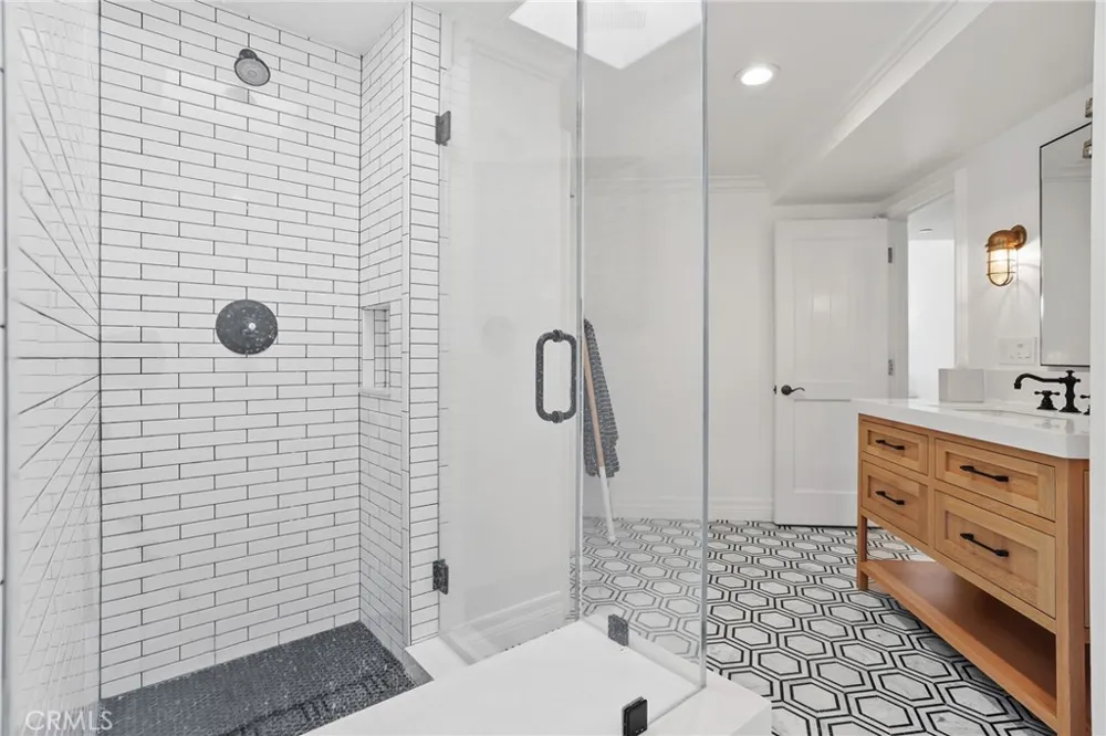 21 Bay Island Newport Beach, CA 92661