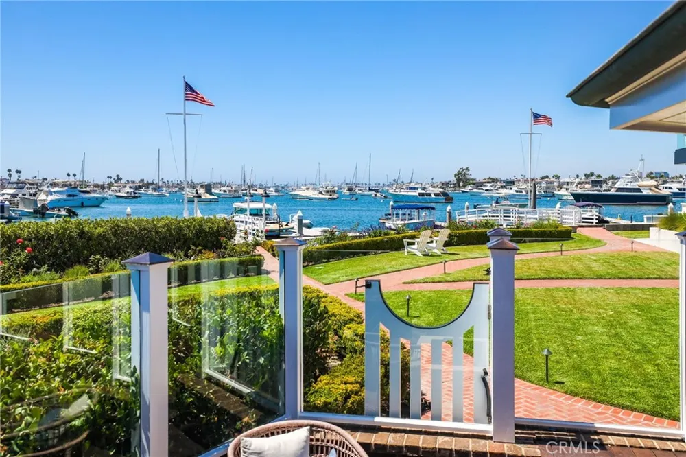 21 Bay Island Newport Beach, CA 92661