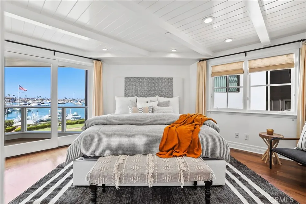21 Bay Island Newport Beach, CA 92661