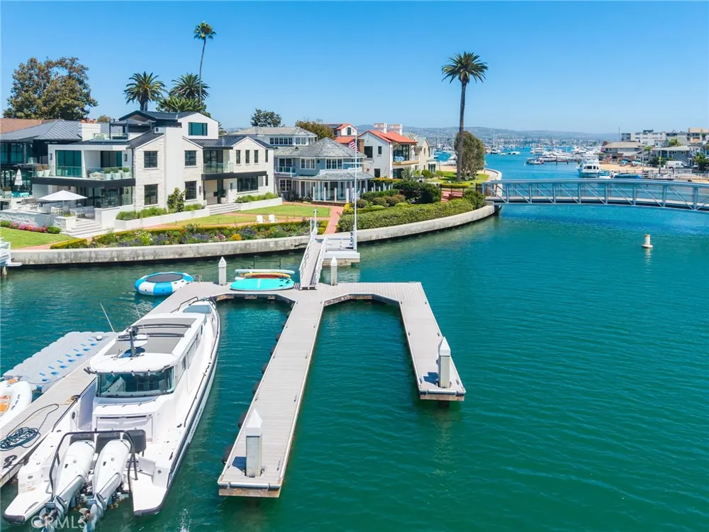 21 Bay Island Newport Beach, CA 92661