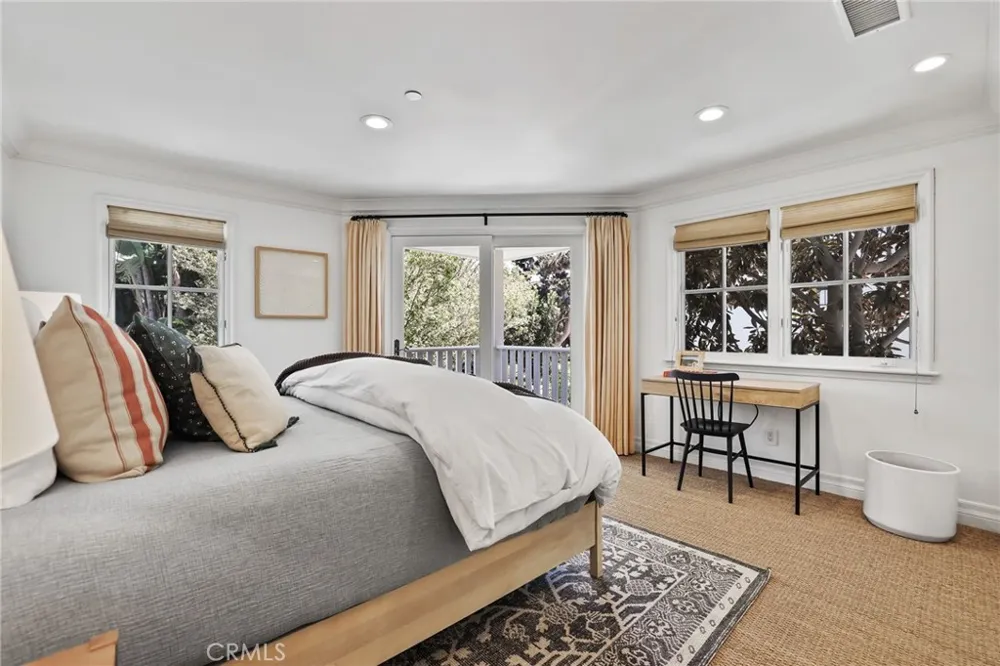 21 Bay Island Newport Beach, CA 92661