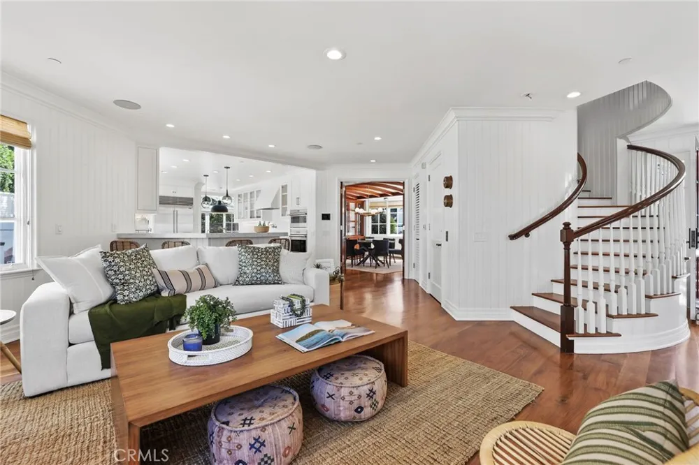 21 Bay Island Newport Beach, CA 92661