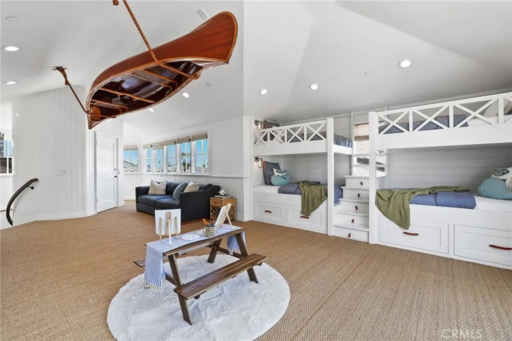21 Bay Island Newport Beach, CA 92661