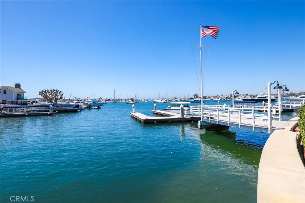 21 Bay Island Newport Beach, CA 92661