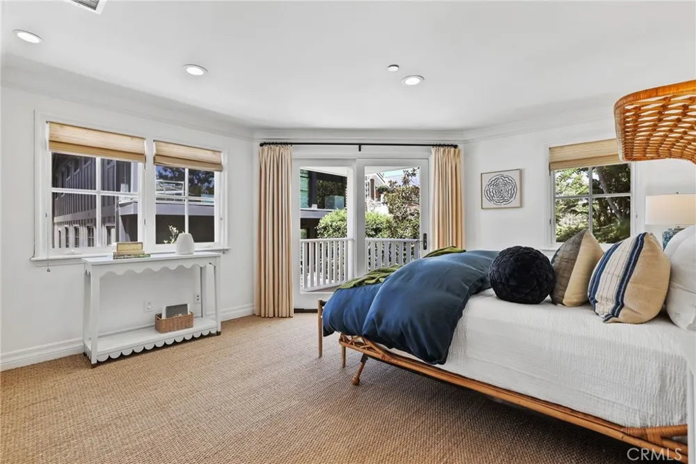 21 Bay Island Newport Beach, CA 92661