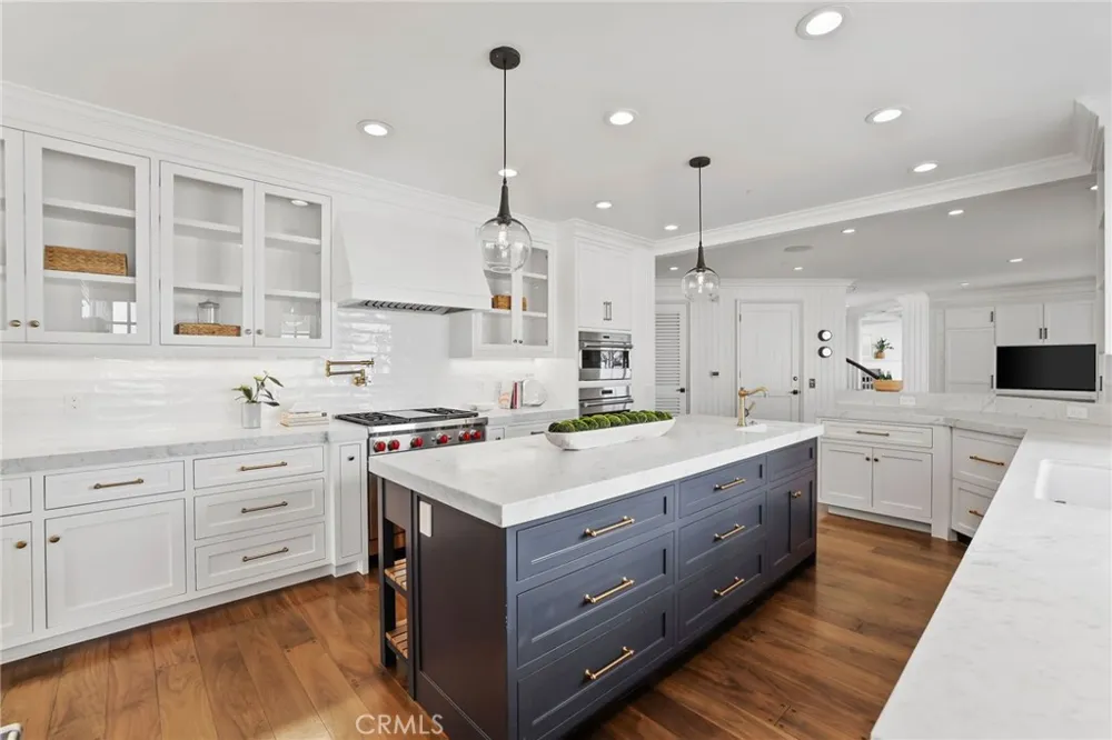 21 Bay Island Newport Beach, CA 92661