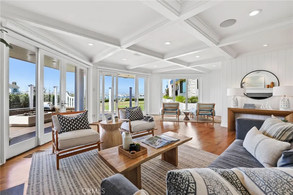 21 Bay Island Newport Beach, CA 92661